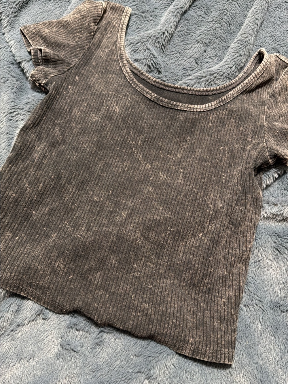 Ribbed Short Sleeve Scoop Neck Top — Washed Black